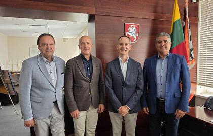Neringos savivaldybės vicemeras Narūnas Lendraitis, Ispanijos garbės konsulas Vytautas Lygnugaris, Ispanijos ambasadorius Fernando Fernández-Aguayo Muñoz, meras Darius Jasaitis