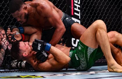 Modestas Bukauskas palaužė Oumarą Sy per UFC kovą Paryžiuje.
