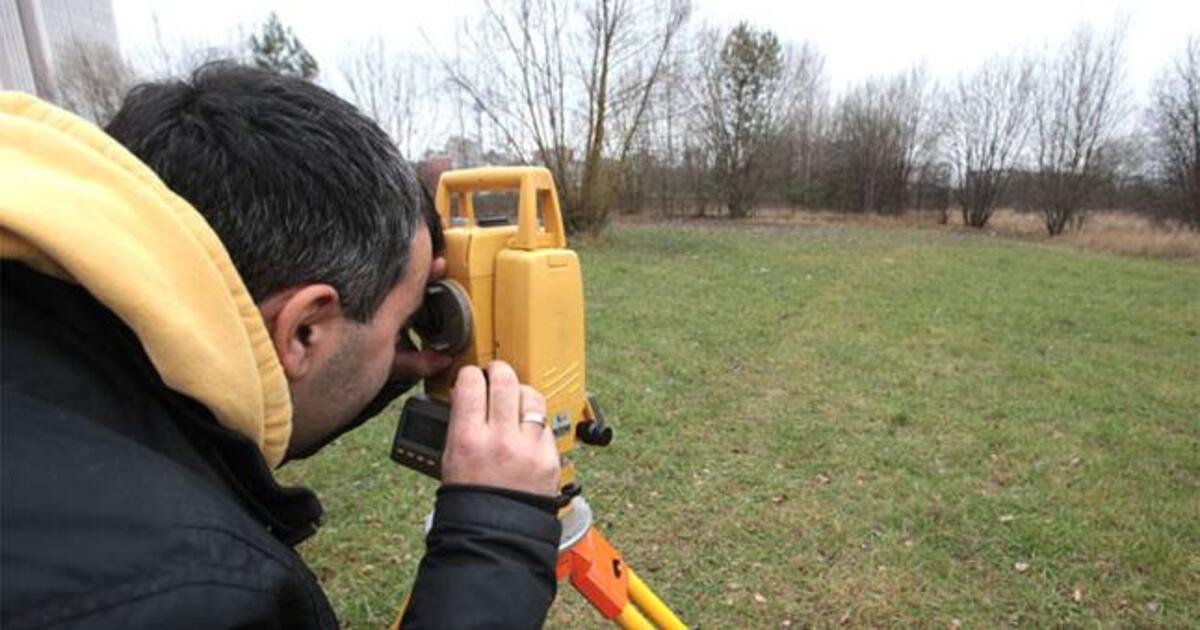 Keli centimetrai nuo sklypo ribos: kada statybos pažeidimas laikomas mažareikšmiu?