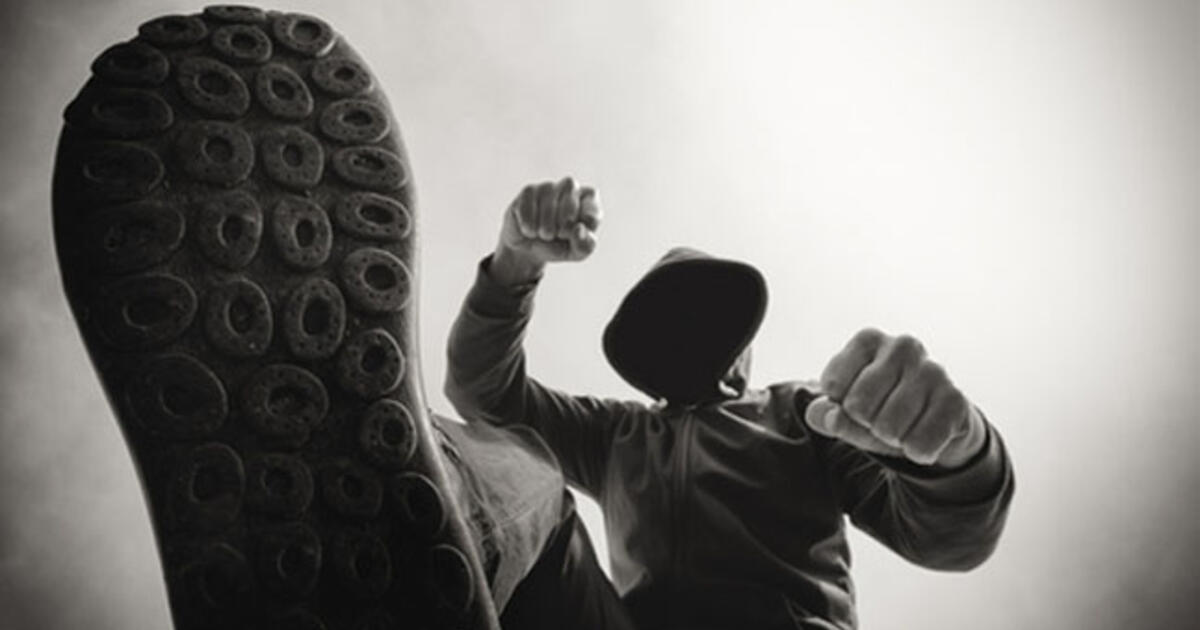 Nutaikęs progą pasiguodė pareigūnams: jaunas vyras teigia, kad jį išvežė į mišką ir sumušė