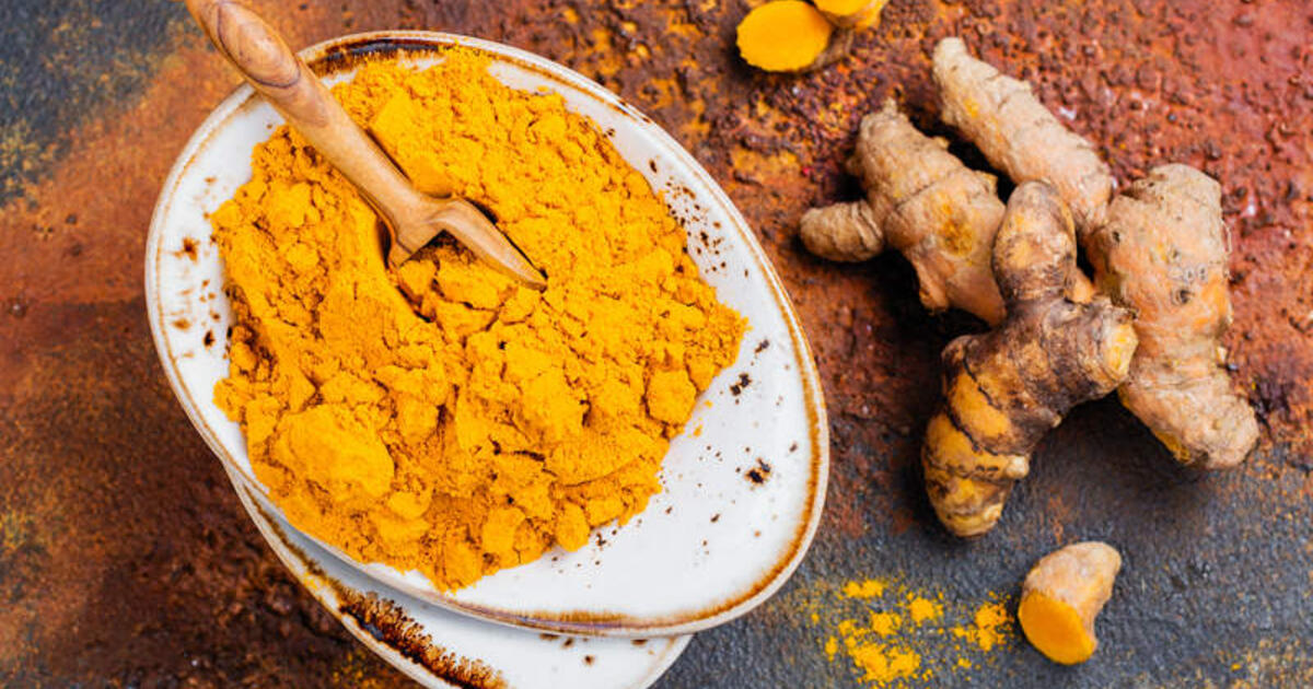 Ciberžolė vietoj kavos: kas nutiks jūsų organizmui, jei kas rytą gersite šiltą vandenį su šiuo prieskoniu?