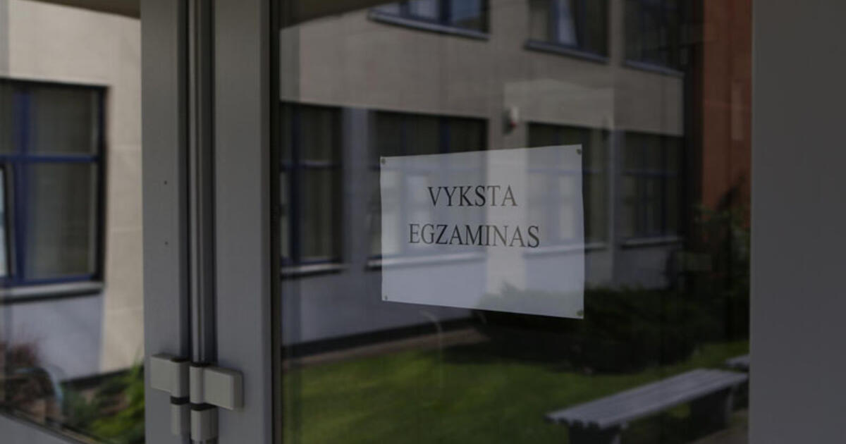 Vyresniųjų klasių gimnazistai laikys anglų kalbos bei ekonom