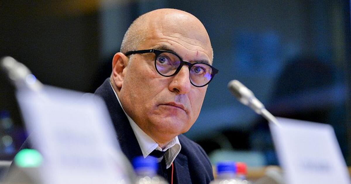 Un politico italiano accusato di corruzione è stato posto agli arresti domiciliari