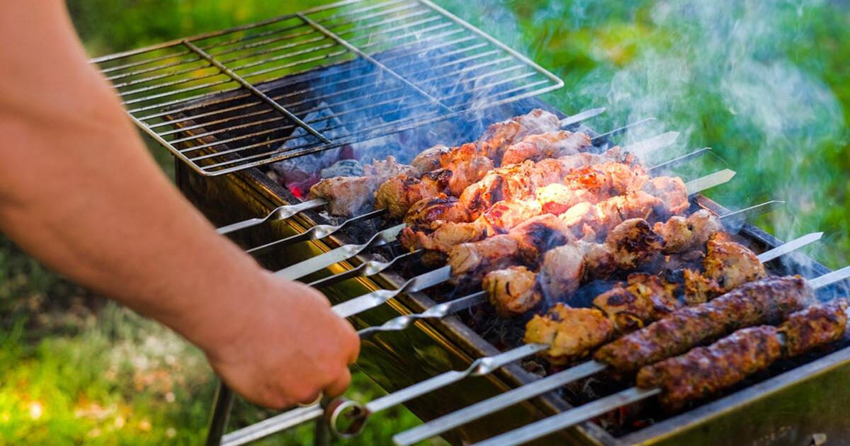 Ne actas ir ne majonezas: iš ko šefas ruošia šašlyko marinatą — 15 minučių, ir mėsa jau ant iešmo