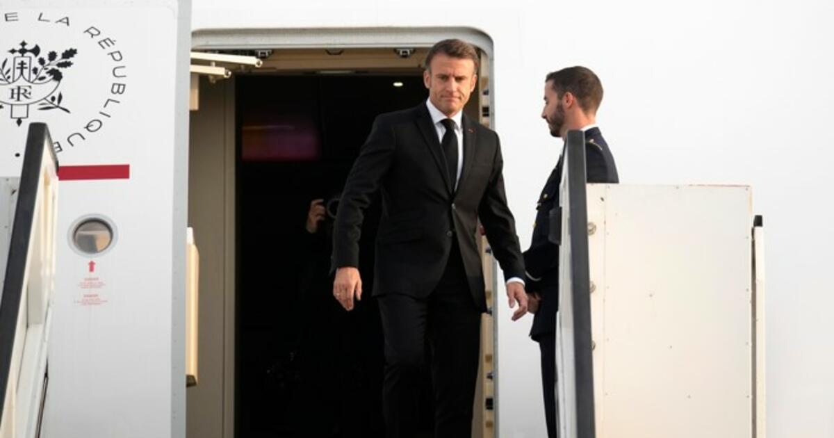 Il presidente francese è arrivato in Israele per una visita di solidarietà