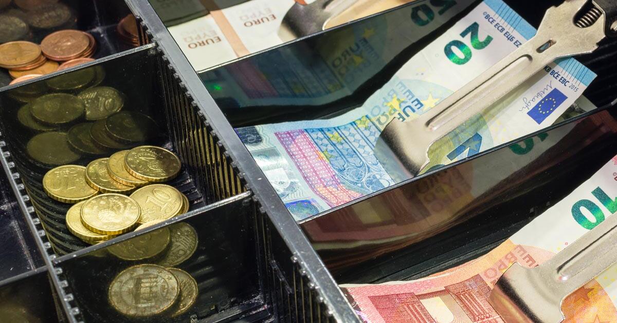 Į parduotuvę užsuko naktį: sugundė ne tik kasos aparate palikti grynieji pinigai