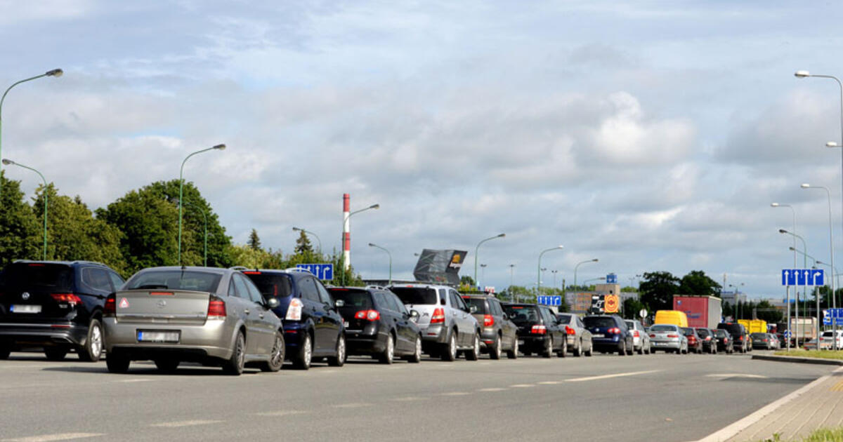 Seimas svarstys apmokestinti automobilius prabangos mokesčiu