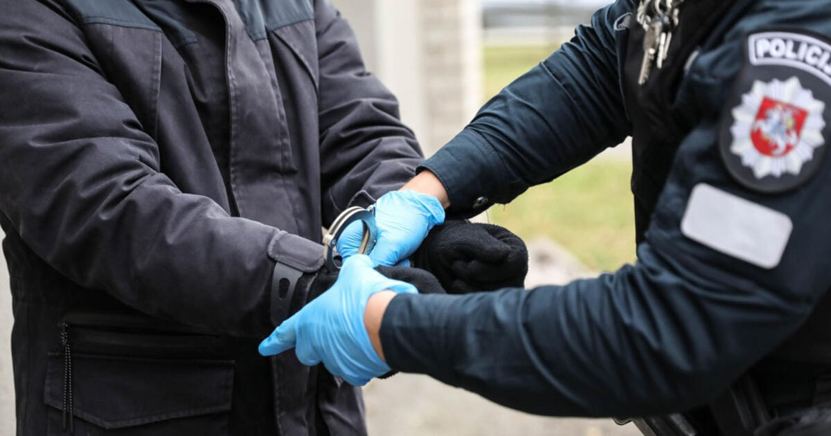 Bemiegė naktis: iš „fūros“ kabinos teko kraustytis į areštinės kamerą