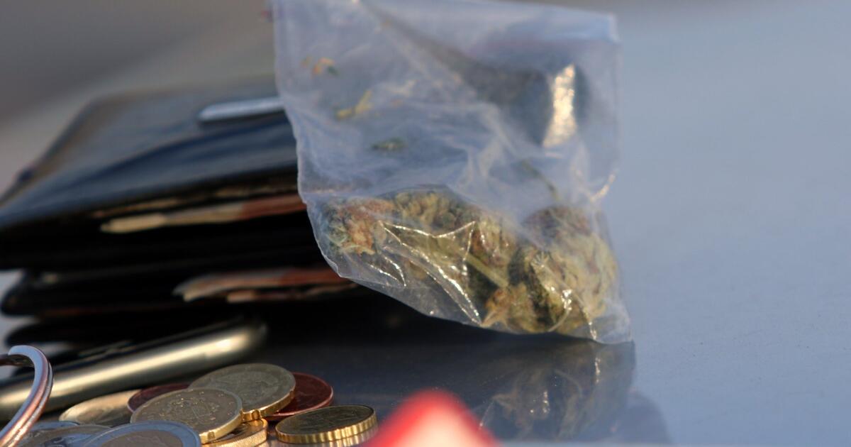 Vaikinukas prie automobilio vairo sėdo blaivus: planavo svaigintis ne alkoholiu