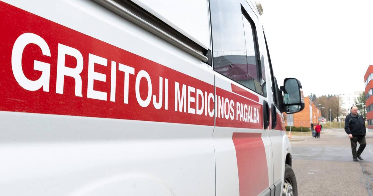 Klimpo medikų, policijos ir ugniagesių automobiliai