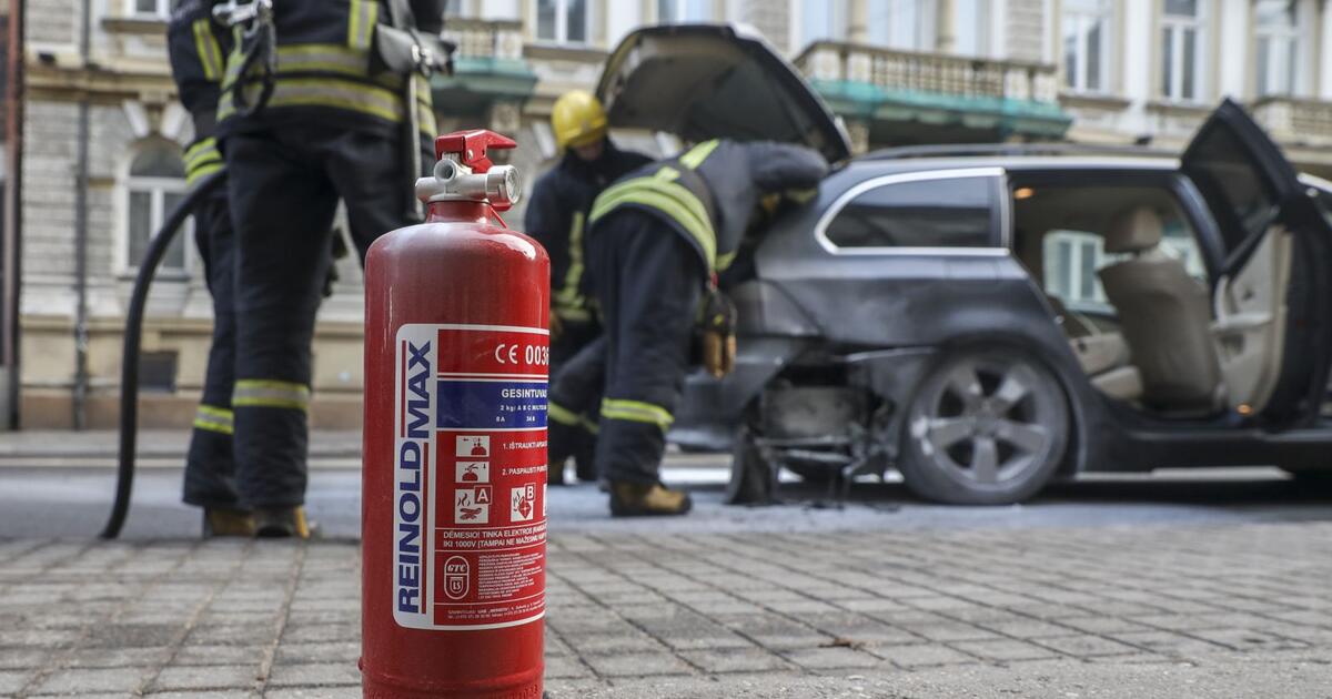 Išskubėjo gesinti degantį automobilį: pakeliui išv