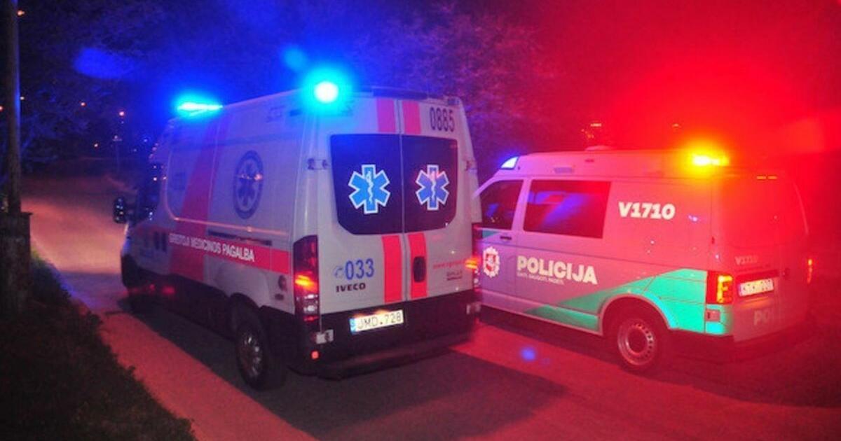 Prekybos centro tualete rastas vyro kūnas