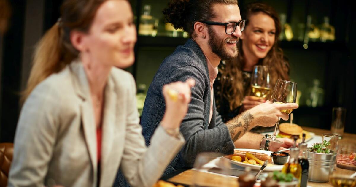 10 paslėptų būdų, kuriais restoranai verčia žmones persivalgyti