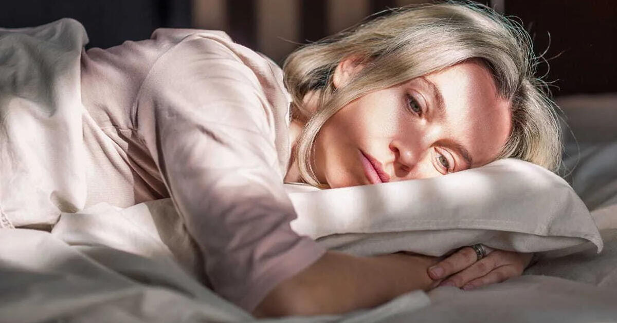 Naktį pabundate išpilta prakaito? Jūs ne viena: gydytoja akušerė-ginekologė paaiškina, kaip kontroliuoti menopauzės simptomus