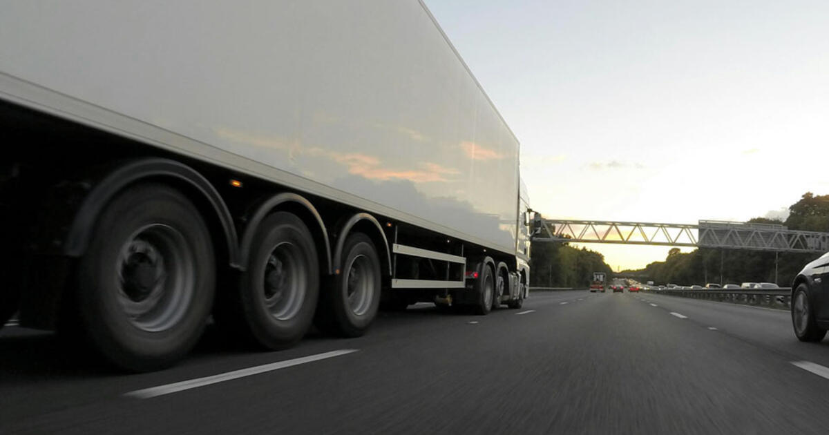 Panevėžyje neblaivaus vyro vairuojamas vilkikas apgadino 21 automobilį