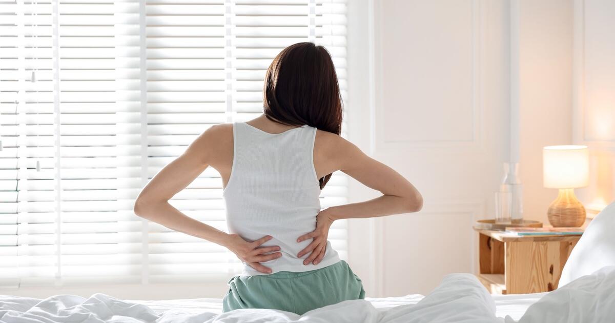 Nugaros skausmas: kada padės šiluma ir judesys, o kada – tik skubi pagalba?
