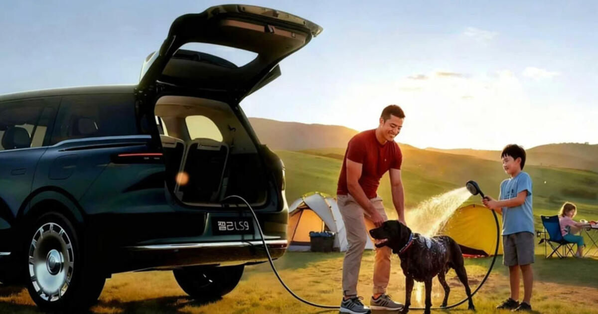 Kinijoje pristatytas prabangus elektrifikuotas visureigis su dušu bagažinėje