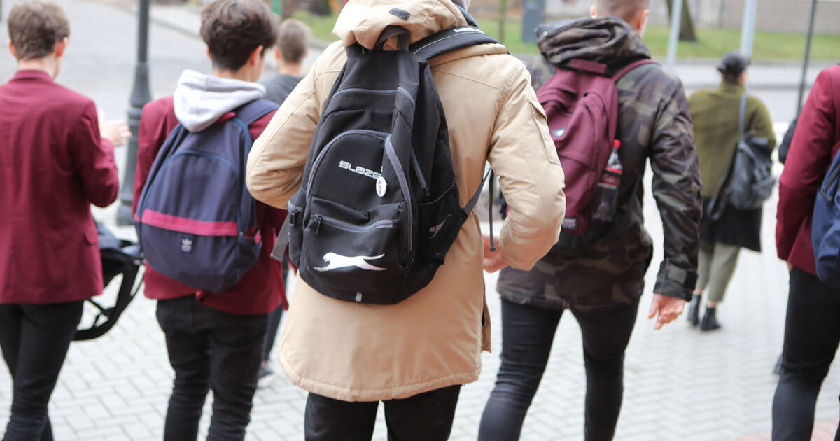 Pamokose galvojo ne apie mokslą: užklasinę veiklą teko atidėti