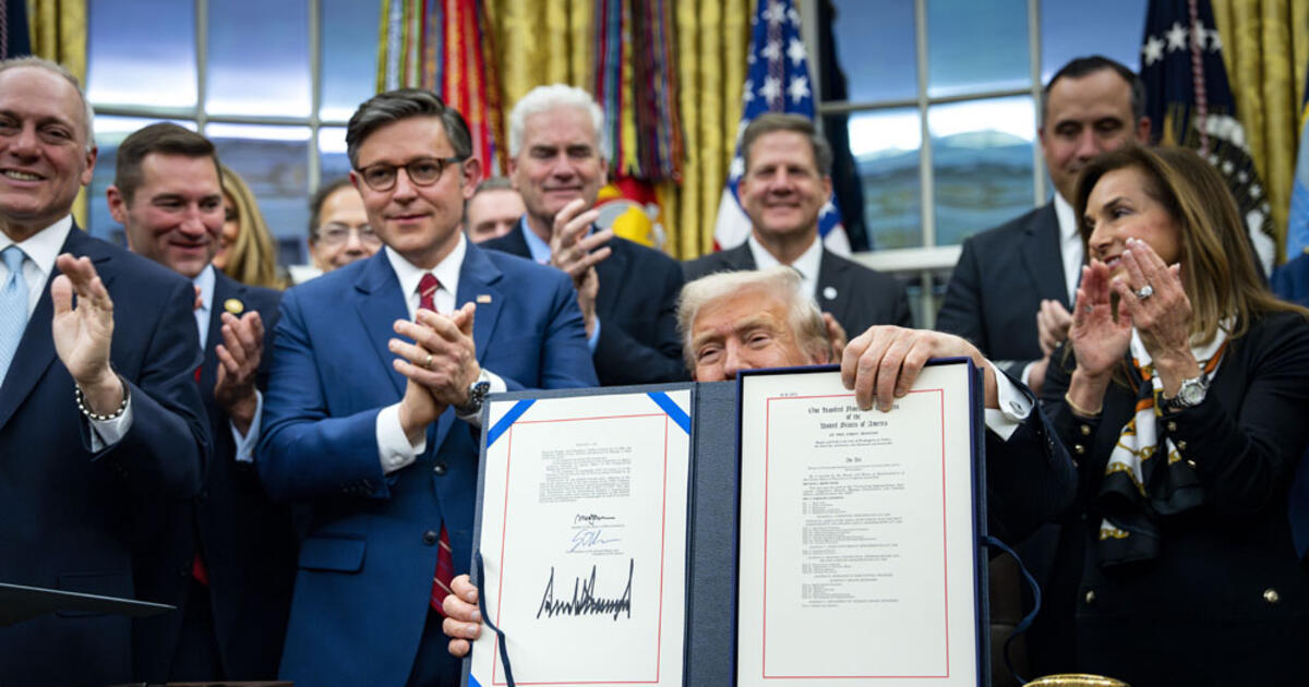 Trumpas pasirašė finansavimo įstatymo projektą, taip nutraukdamas rekordinį JAV vyriausybės uždarymą