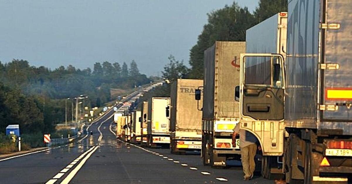 Ledai pajudėjo: iš Baltarusijos grįžta sulaikyti vilkikai