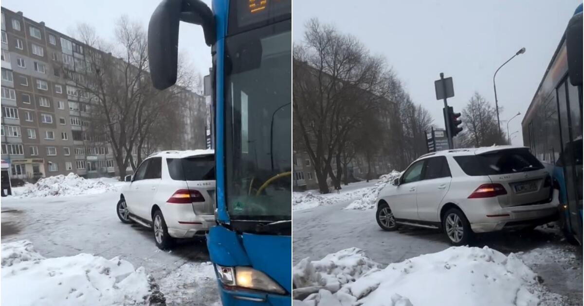 Per plauką nuo nelaimės: pėsčiųjų perėjoje autobusas visureigį nubloškė ant šaligatvio