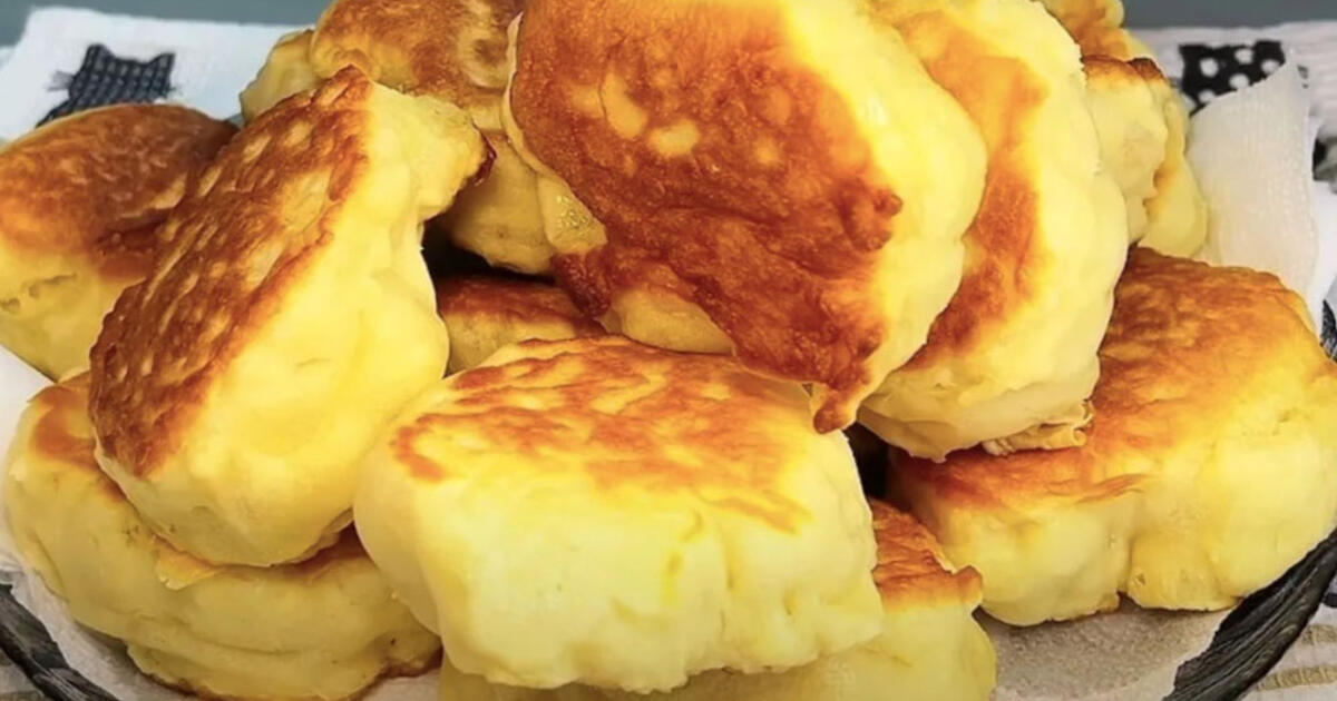 Purūs blynai lyg bandelės per 5 minutes: tereikės stiklinės kefyro ir vieno kiaušinio