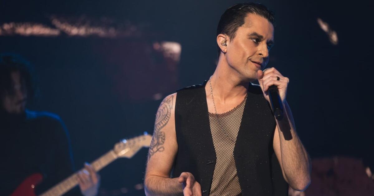 „Depeche Mode“ įkūnijimo metu grupės „Sadboi“ nariui Edgarui Koldarui vos nenukrito nosis