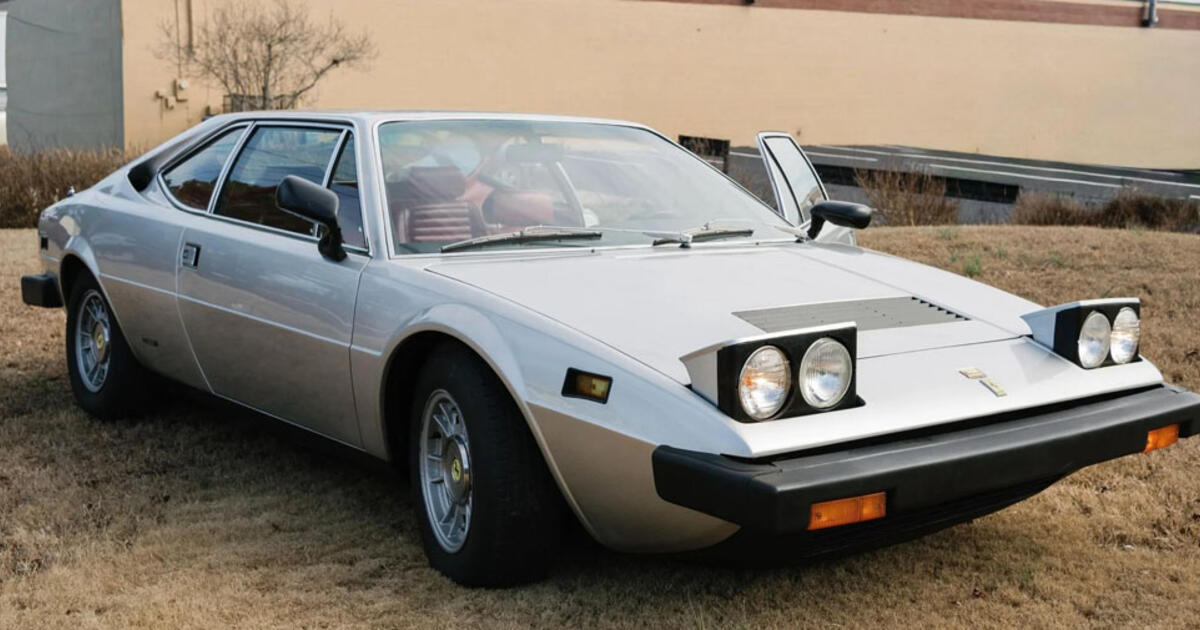 Pigiausias „Ferrari Dino" 308 parduotas už „Toyota Camry" kainą: restauracijos laukiantis radinys