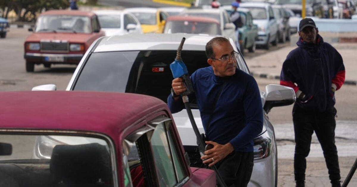 Rusija ketina teikti Kubai „humanitarinę pagalbą“ nafta