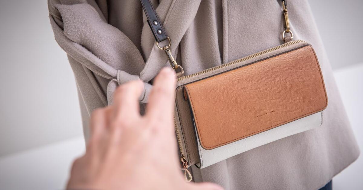 Pensininkė tik akimirkai nusuko akis: savitarnos kasoje žvitrus niekšelis „apsitarnavo“ pats