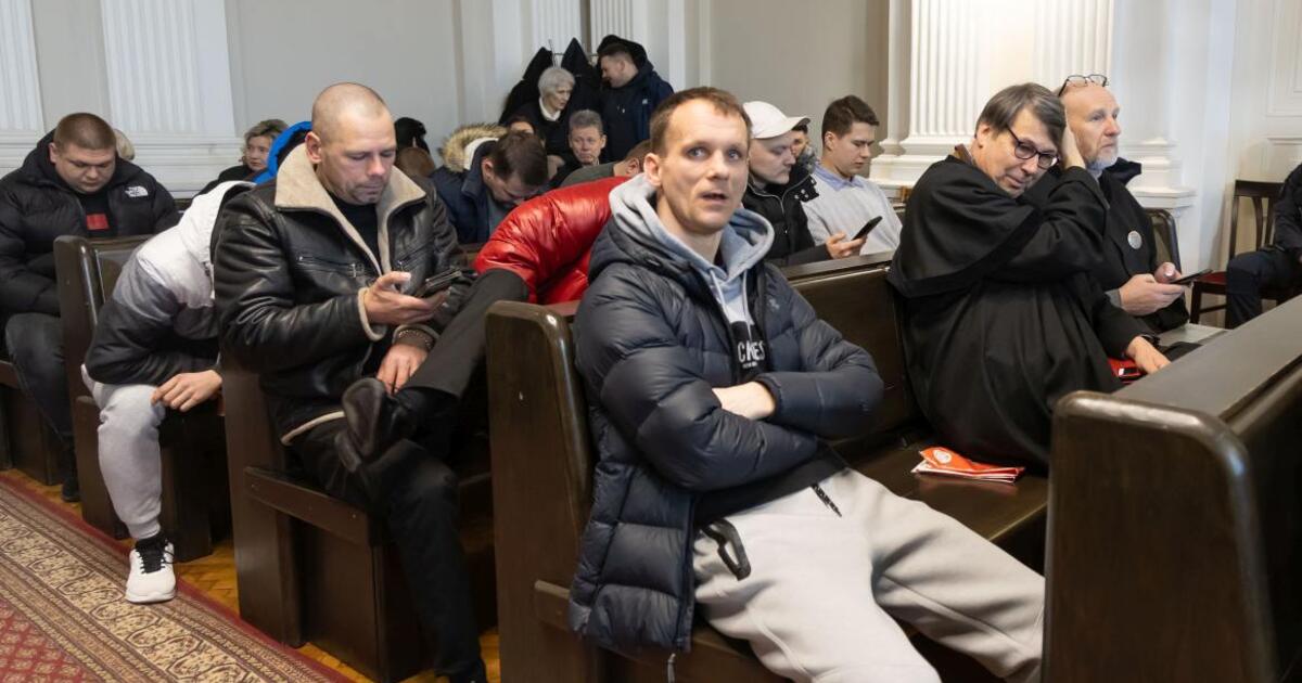 Teismas atvertė riaušių prie Seimo bylą: dalis nuteistųjų į posėdį neatvyko