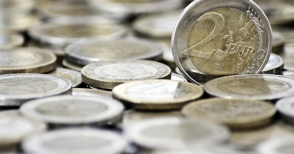 Klastoja ne tik banknotus: paštomatas padirbtos monetos nepažino