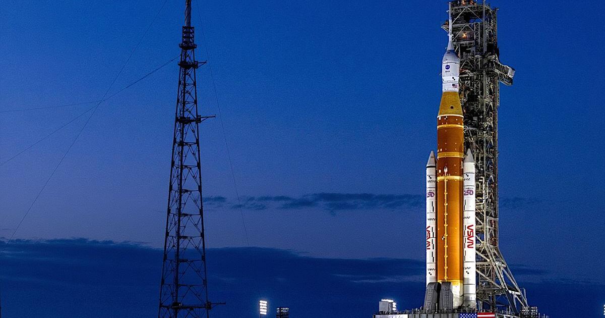 Istorinis skrydis: NASA siunčia žmones toliau nei bet kada anksčiau