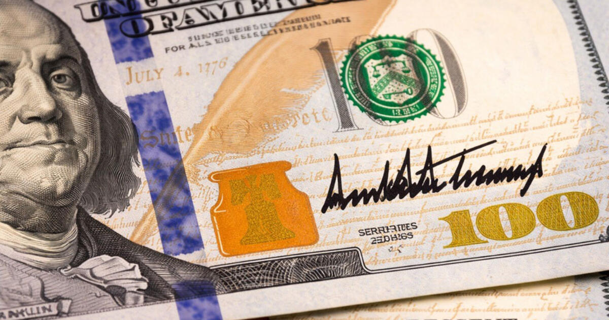 Iždo departamentas: ant JAV valiutos bus Donaldo Trumpo parašas