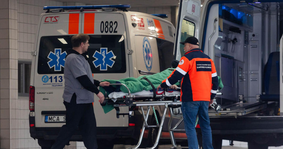 Vyrai naktį pasikalbėjo prie baro: vienas atsidūrė pas medikus, kitas bendraus su policininkais