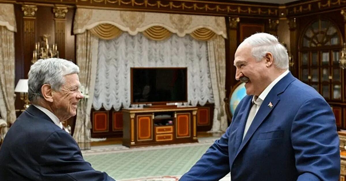 Trampo pasiuntinys prisipažino, kaip sugebėjo nepasigerti puotaujant su Lukašenka