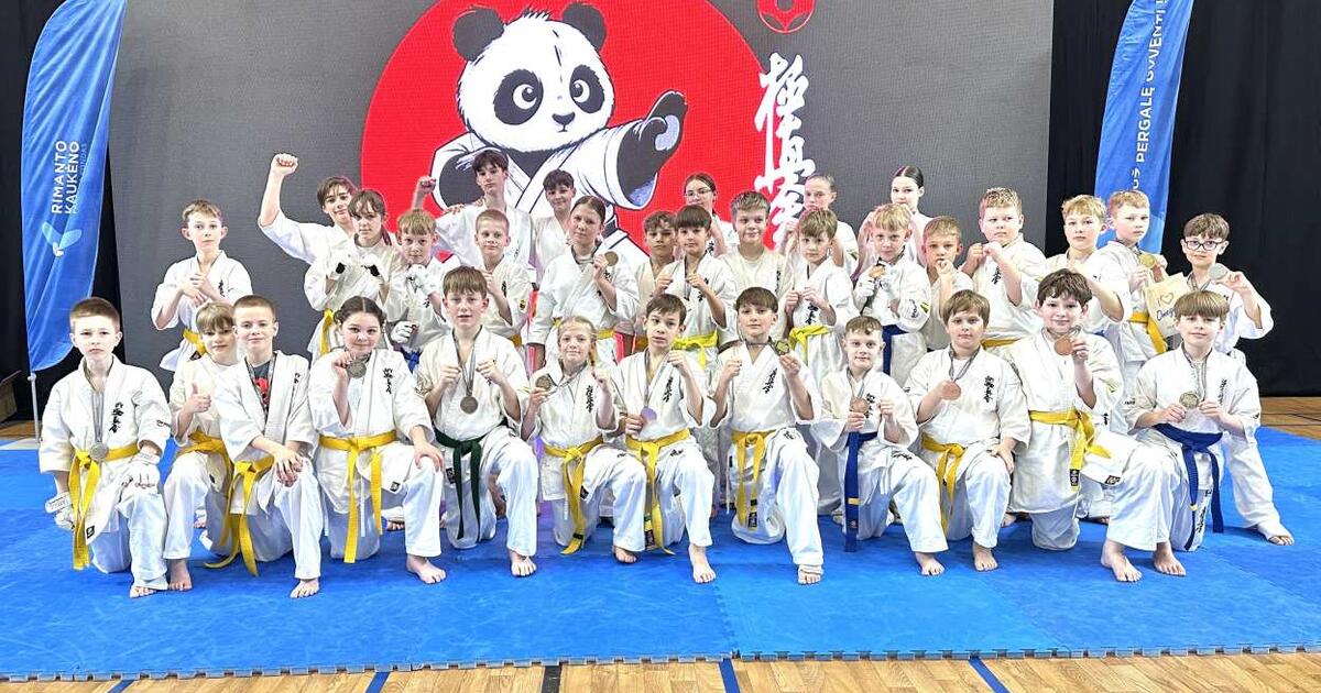 Okinaviečiai kovojo už sergančius vaikus: pasipuošė visų spalvų medaliais