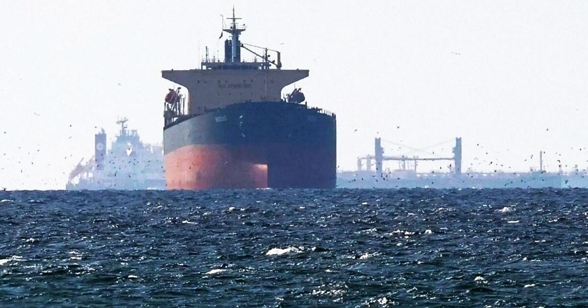 Iranas oficialiai įteisins mokesčius už praplaukimą: naftos kainos kyla į aukštumas