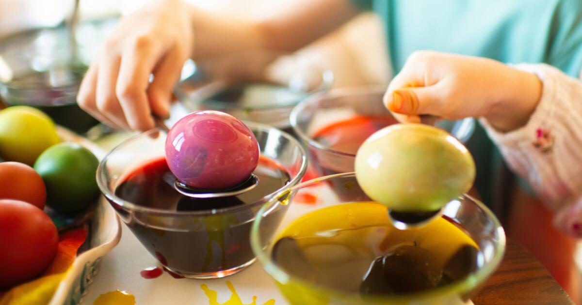 Išbandę šiuos būdus kiaušinių dažų nebepirksite: kaip velykinius kiaušinius nudažyti pigiai ir natūraliai?