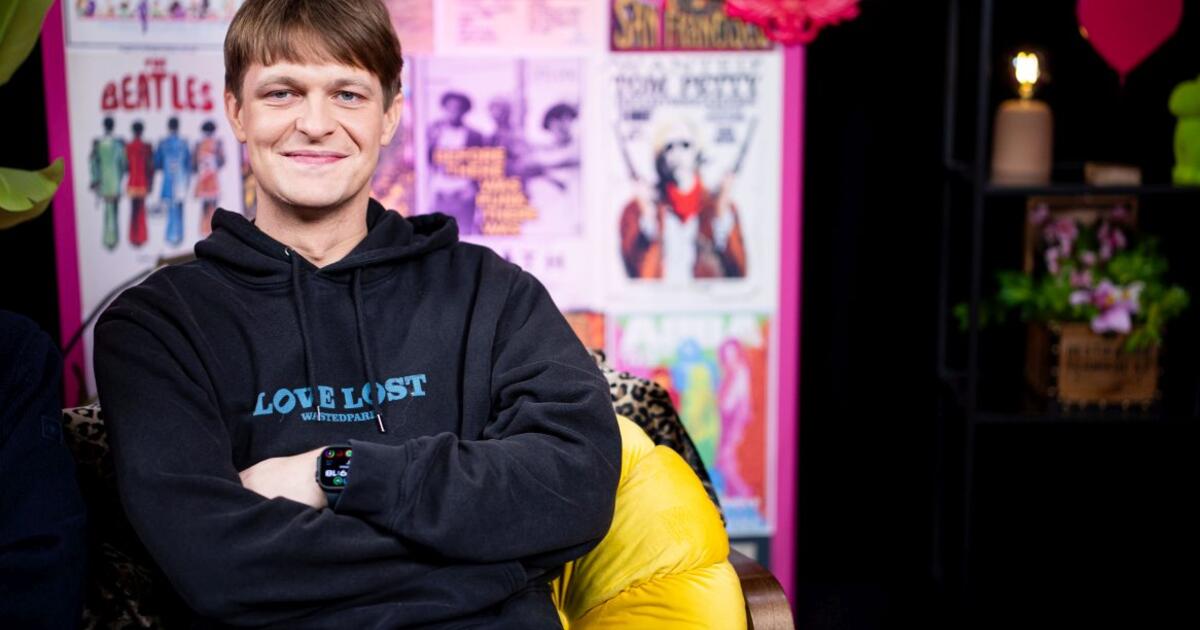 Po kaltinimų dėl smurto komikui Viktorui Balykovui – dar vienas smūgis