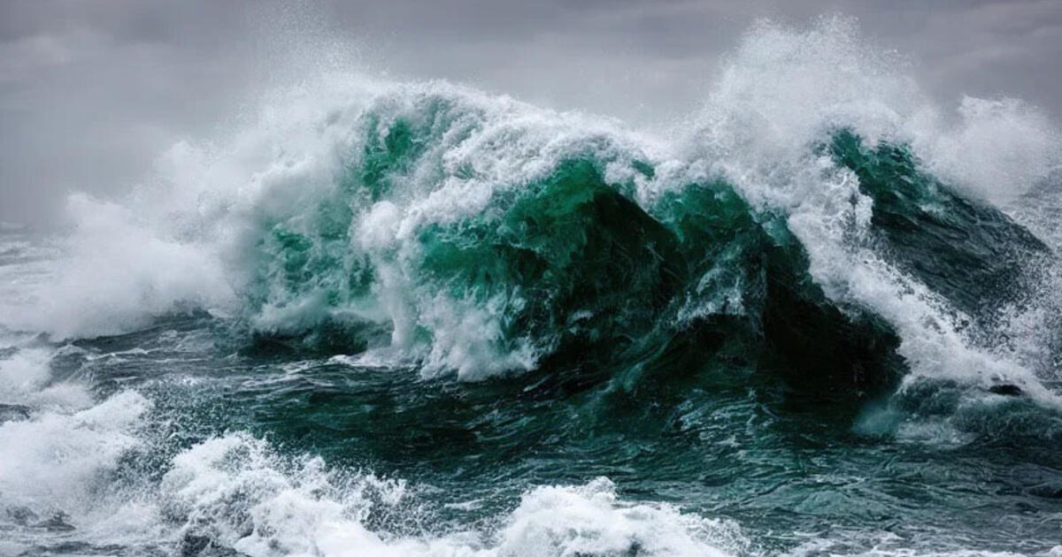 Milžiniška banga užgrius krantą per kelias minutes: įvardyta pavojingiausia jūra Žemėje