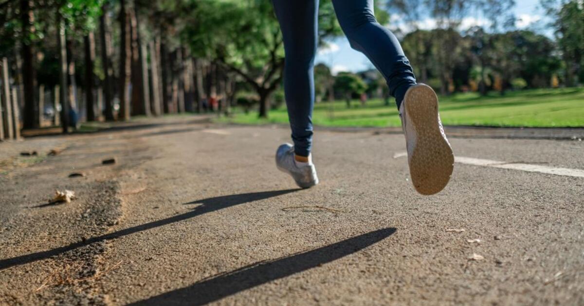 Po žiemos – per greitai į trasą: klaidos, kurios bėgikus nuveda pas gydytoją