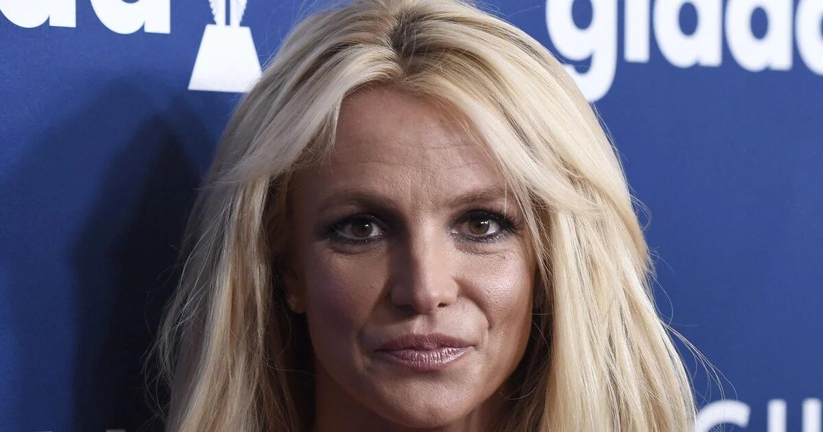 Britney Spears savanoriškai pasirinko gydymą: po sulaikymo dainininkė pasitraukė į reabilitacijos centrą