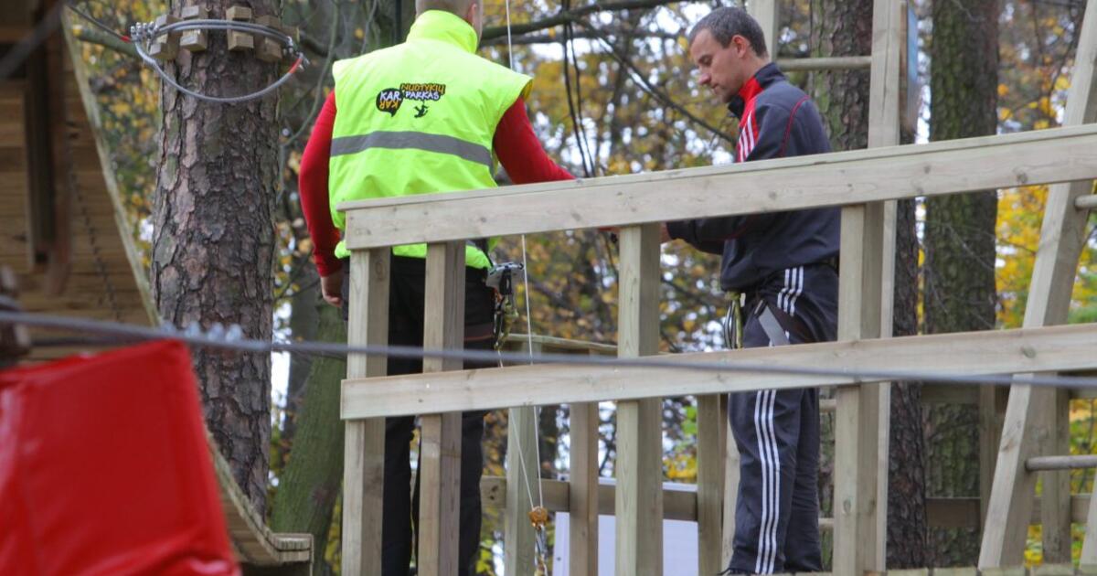 Įdarbinantiems nepilnamečius padės savivaldybė: mokės dalį algos