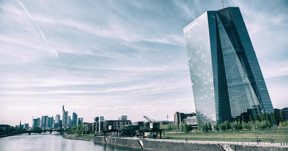 ECB balandžio mėnesio sprendimas dėl palūkanų normos galėjo būti priešingas
