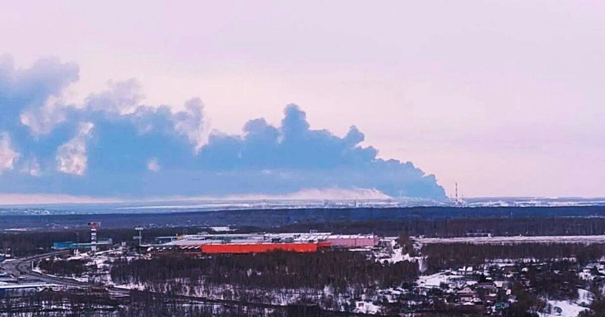 Dar viena naftos saugykla Rusijoje skendi liepsnose: dronų taikiklyje – strateginė Nižnij Novgorodo stotis