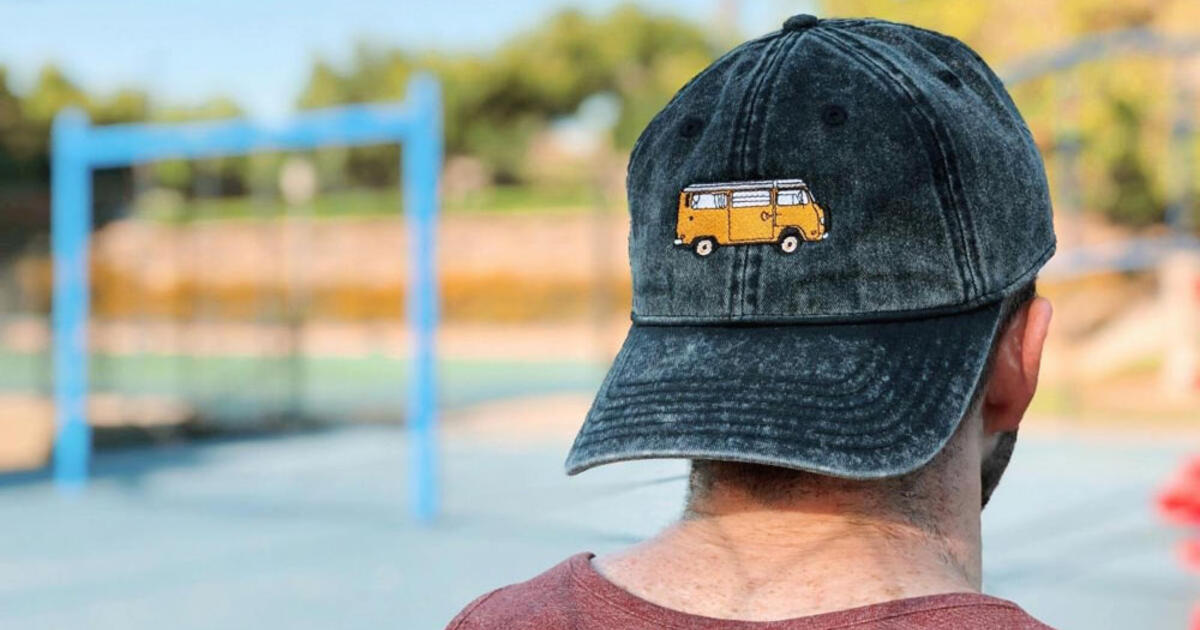 Ne tik mada: ką reiškia dėvėti kepurę su snapeliu atvirkščiai