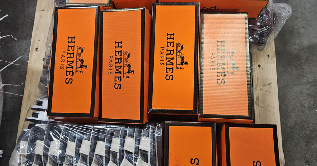 Muitininkai sulaikė iš Šveicarijos į Baltarusiją gabentą klastočių siuntą