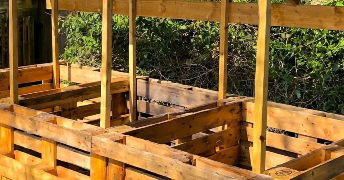 Kaip pasigaminti komposterį iš padėklų savo rankomis ir paversti sodą maistingos žemės šaltiniu