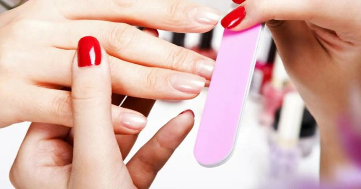 Manikiūrininkai dalijasi 6 dalykais, kurių niekada neturėtumėte daryti nagų salone